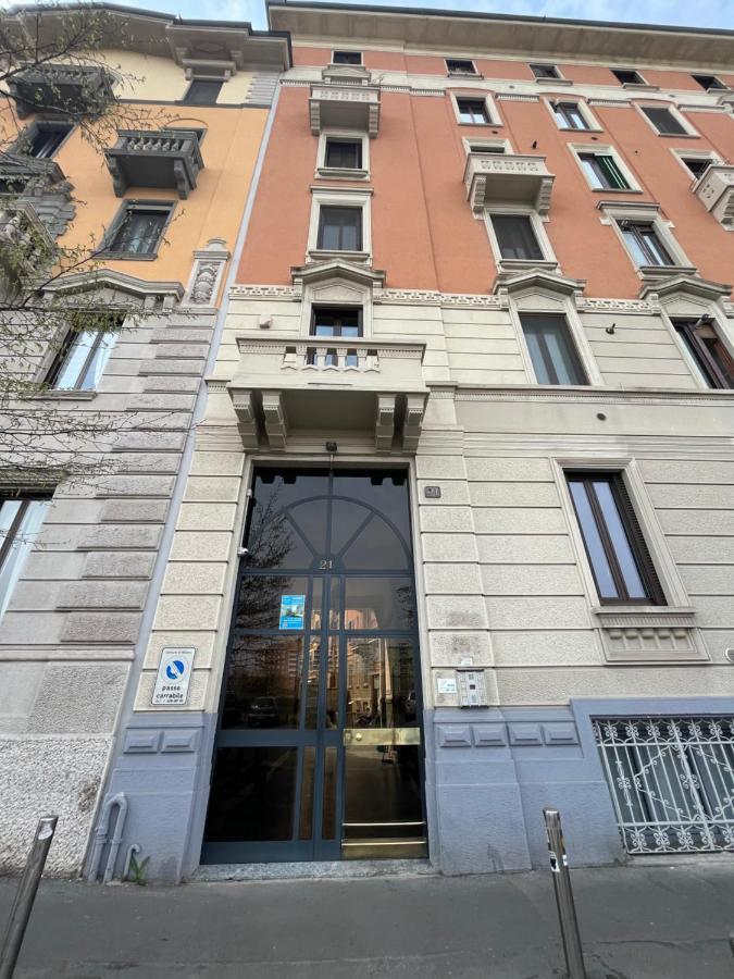 The Small White House In Milan Apartment Exterior photo