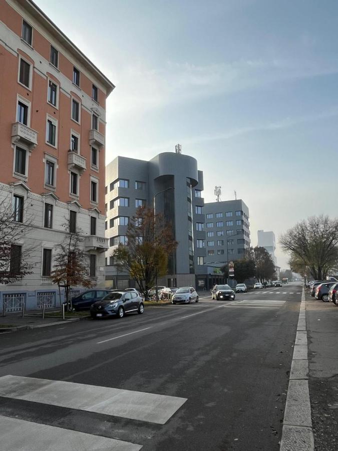 The Small White House In Milan Apartment Exterior photo